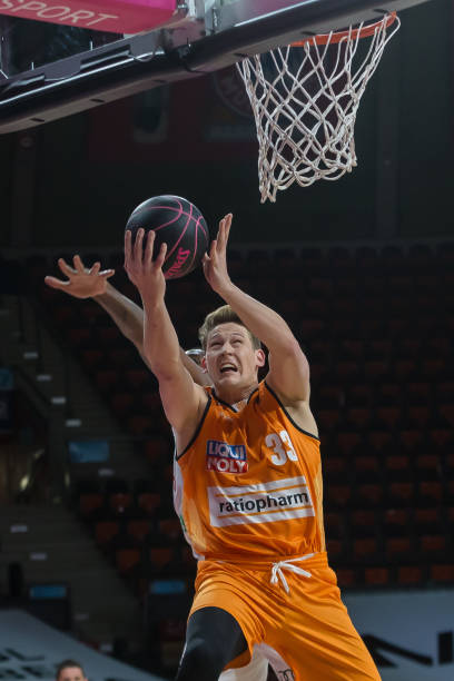 不会束手就 不会束手就